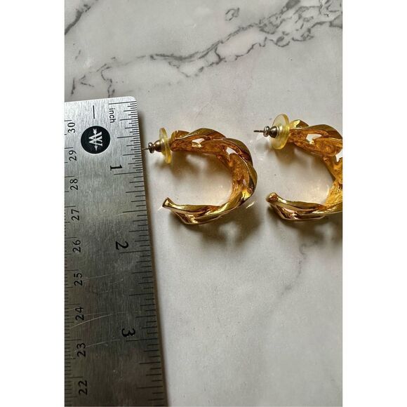 Gold tone braided link hoop earrings - Picture 4 of 9